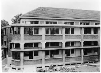 2 vues Bâtiment reconstruit dans les années 1950.